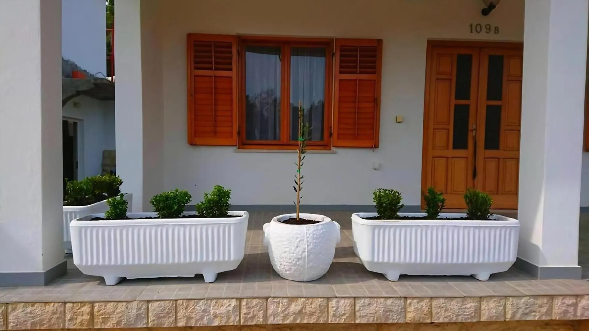 Kleines Haus In Kampor Mit Moeblierter Terrasse Villa