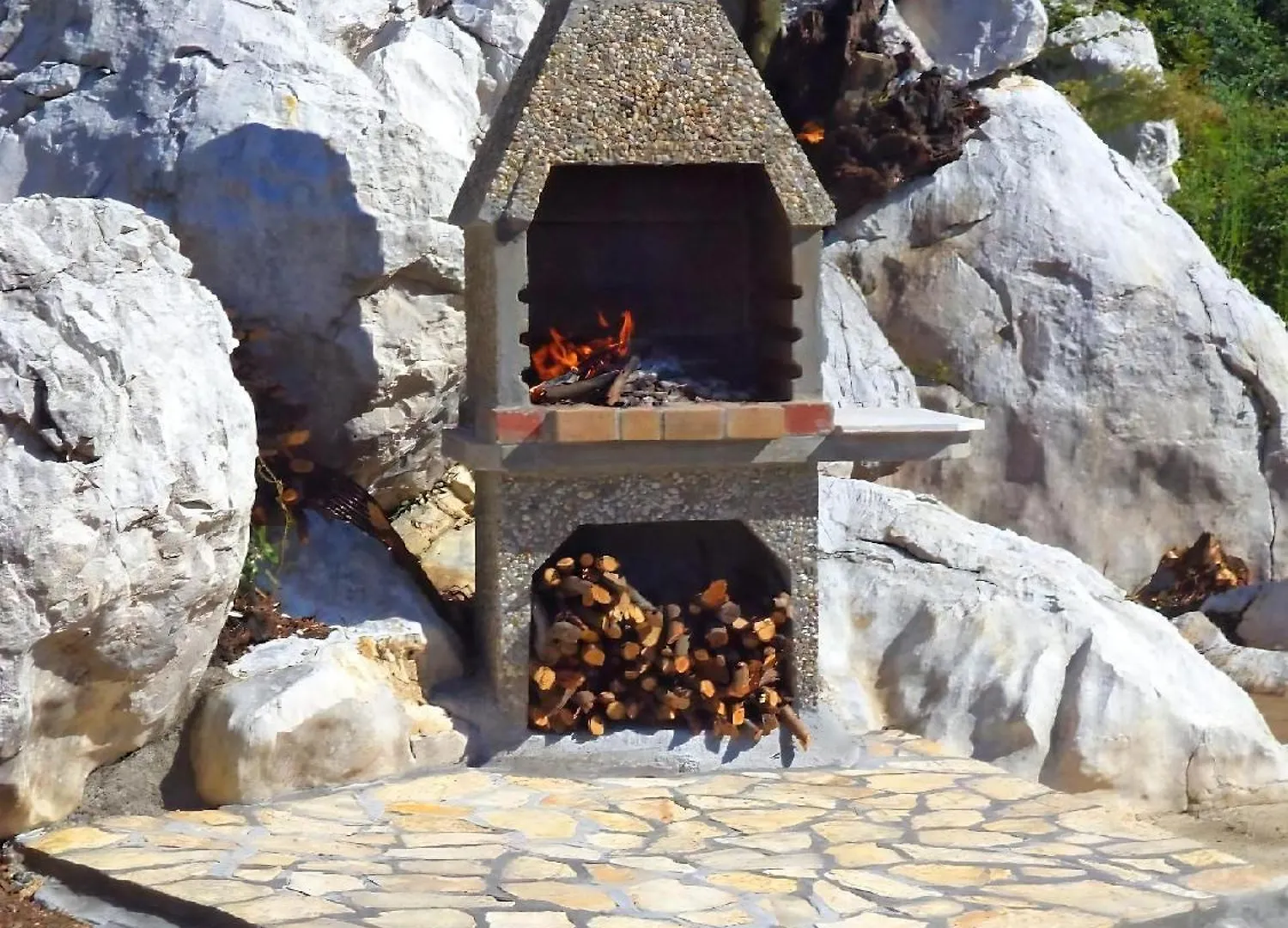 Kleines Haus In Kampor Mit Moeblierter Terrasse Villa